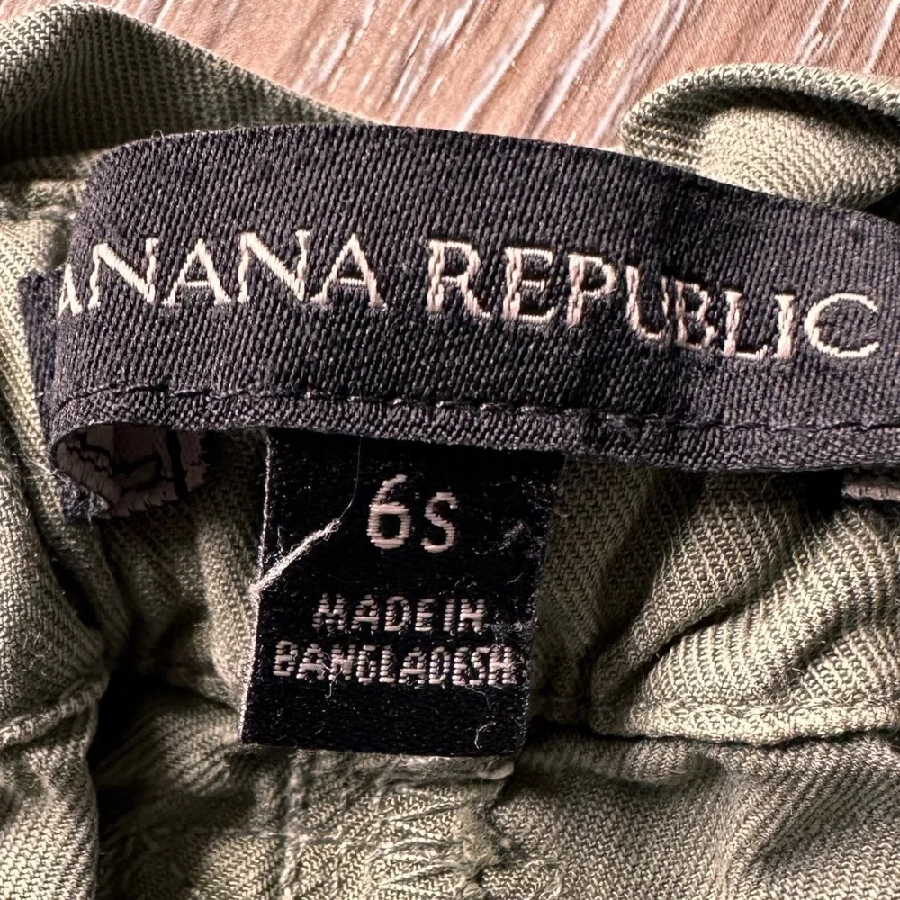 . Banana Republic Army green pants Size 6/S